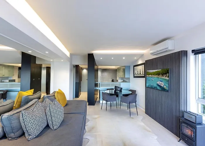 Clifton Yolo Spaces - Clifton Beachfront Executive Apartment