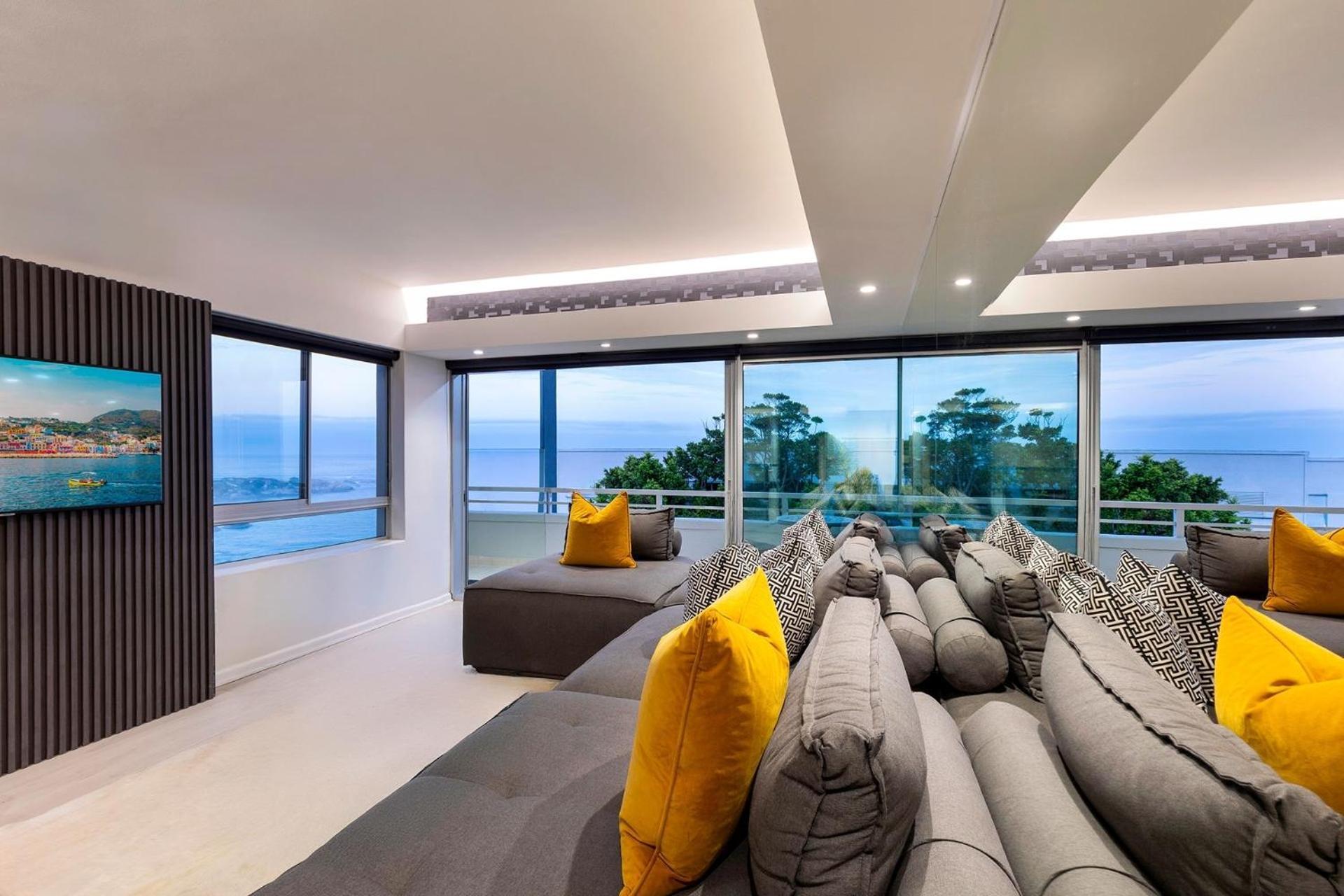 Clifton Yolo Spaces - Clifton Beachfront Executive