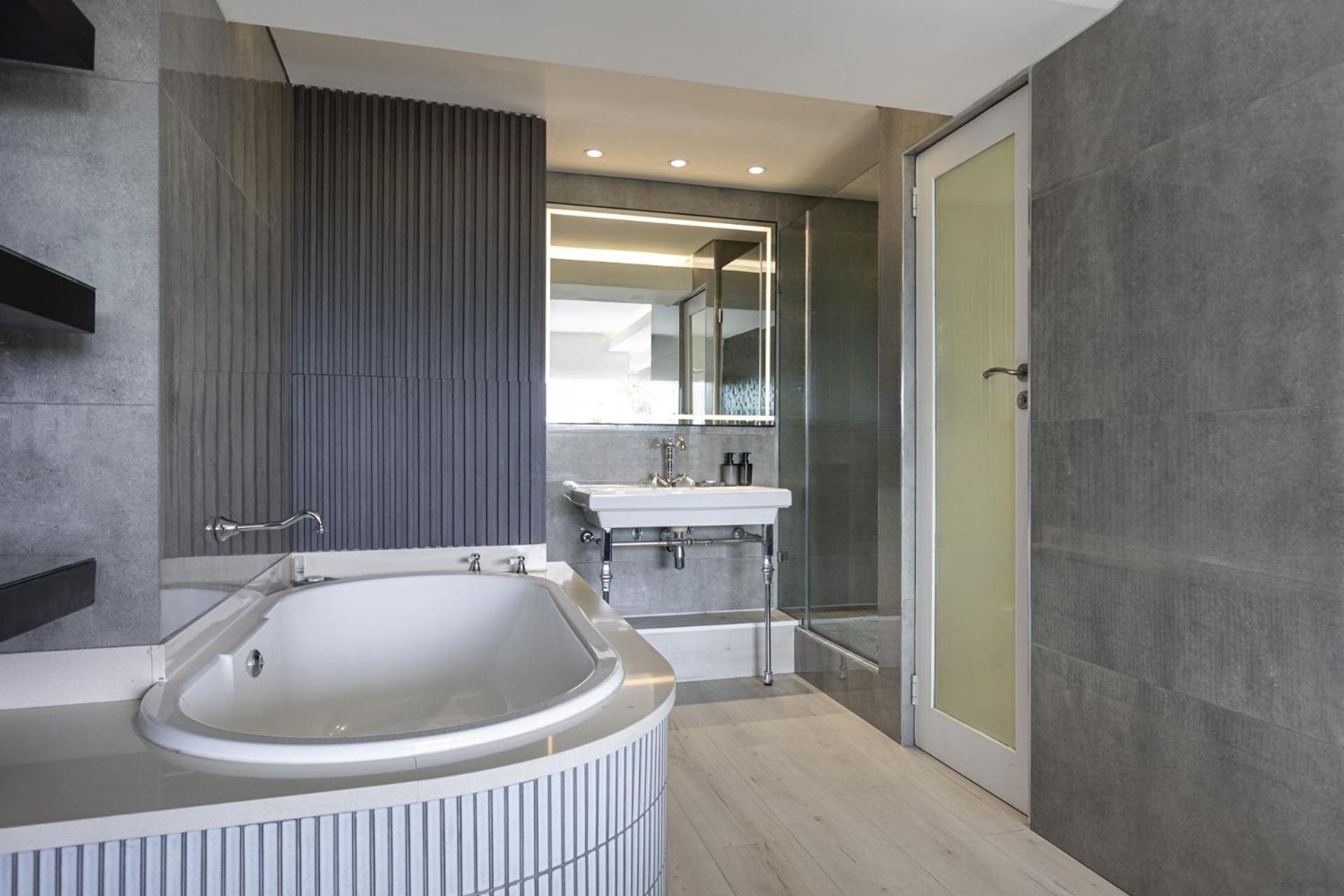 Clifton Yolo Spaces - Clifton Beachfront Executive Cape Town