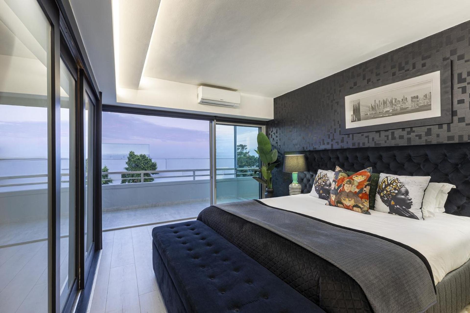 Clifton Yolo Spaces - Clifton Beachfront Executive Apartment