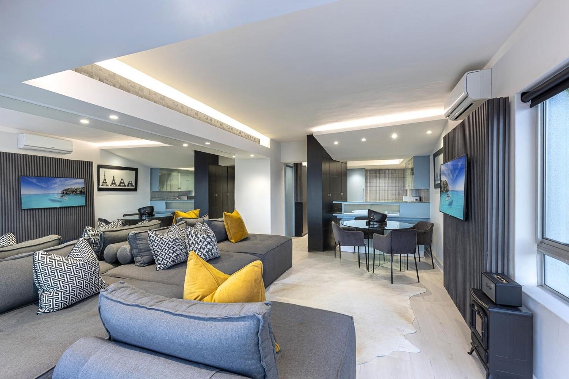 Clifton Yolo Spaces - Clifton Beachfront Executive