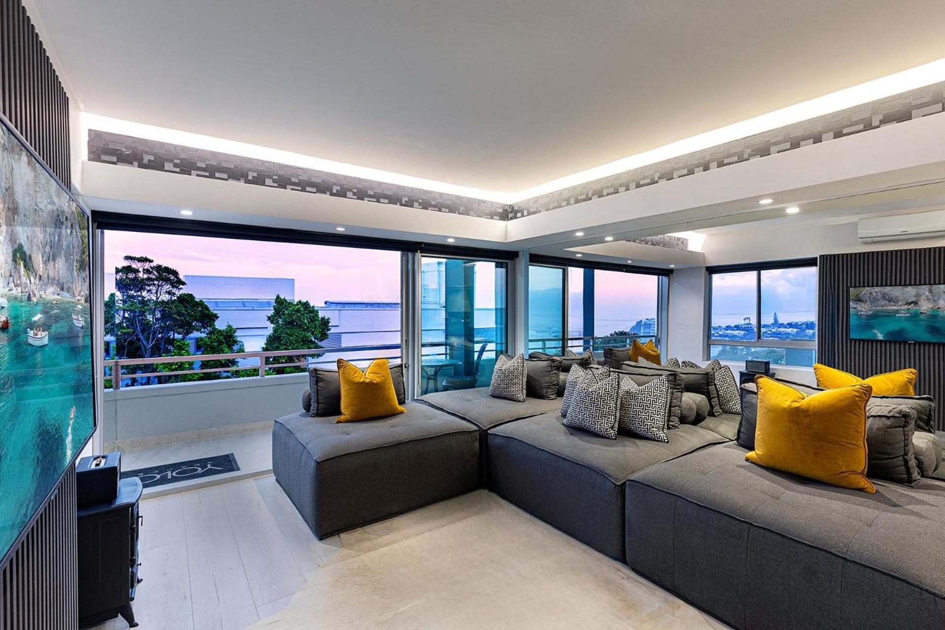 Clifton Yolo Spaces - Clifton Beachfront Executive Apartment